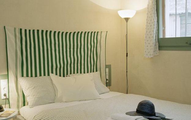 Apartamentos Saltarel·lo Besalú Habitación foto
